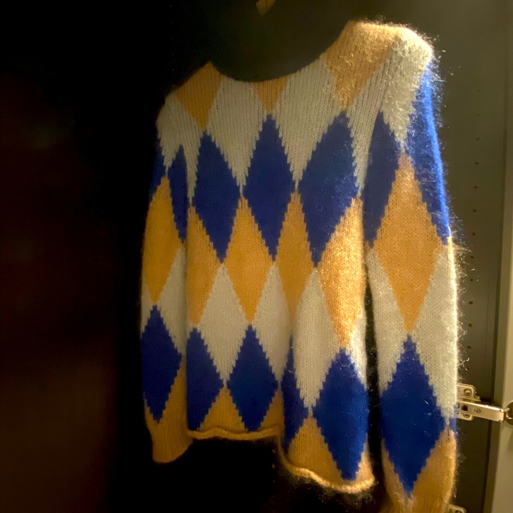 This a Tory Burch wool sweater with 100 % wool.